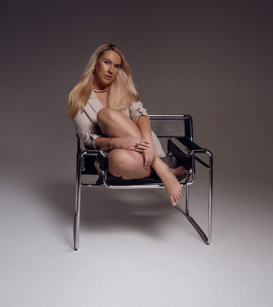 Виктория о своей операции по подтяжке живота: «Когда я увидела свой прекрасный живот, я испытала огромное чувство благодарности за то, что сделала себе такой подарок». 4 Виктория – абдоминопластика