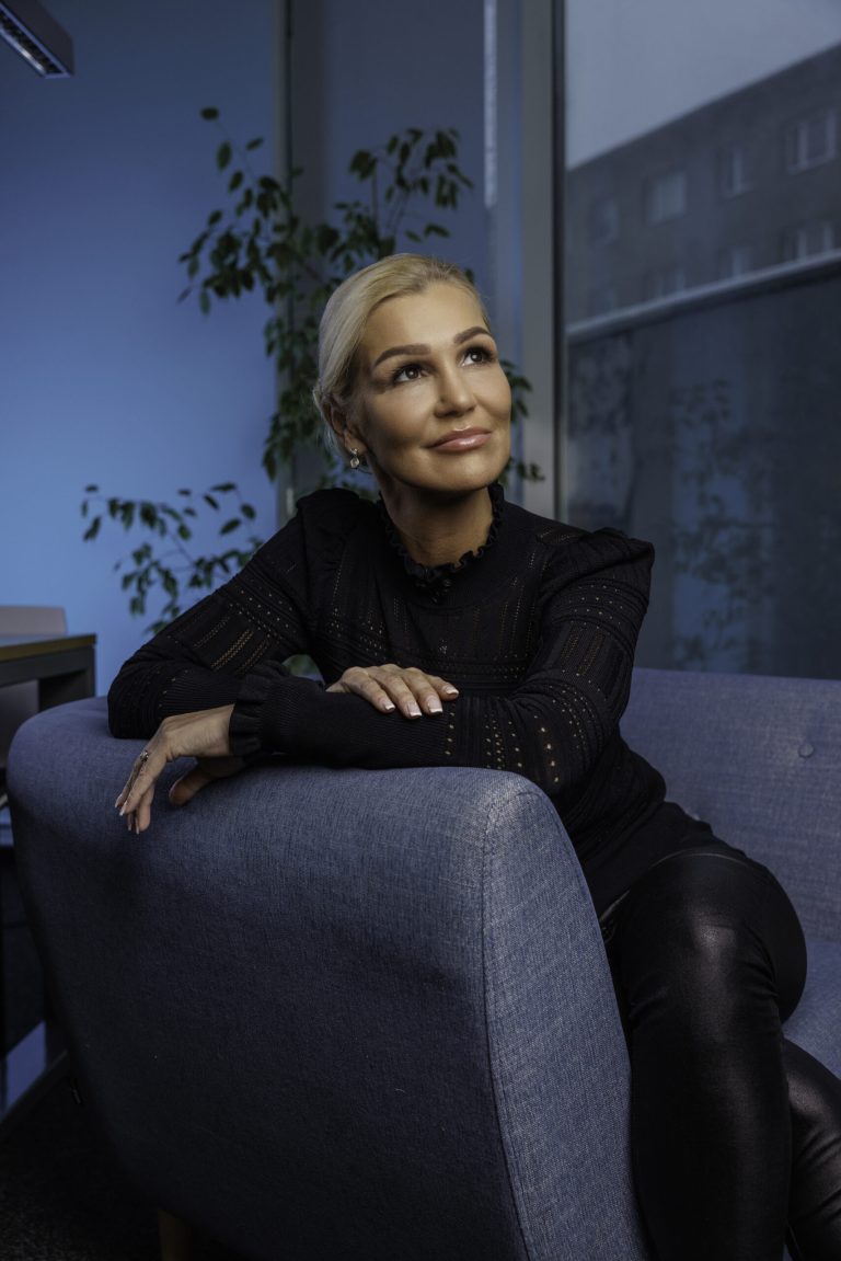 Керли: Если что-то в вашей внешности действительно беспокоит Вас, не ждите слишком долго. Возьмите и просто измените это! 6